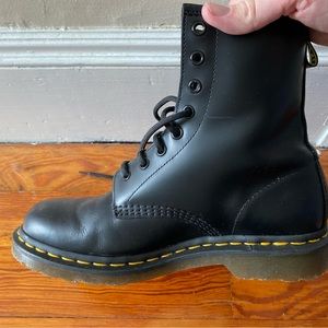 Dr. Martens 1460 WOMEN'S SMOOTH LEATHER LACE UP BOOTS